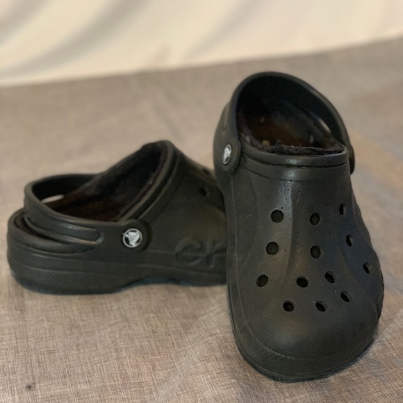 CROCS BLACK CLASSIC LINED CLOG MENS 4 WOMENS 6 - Picture 1 of 4